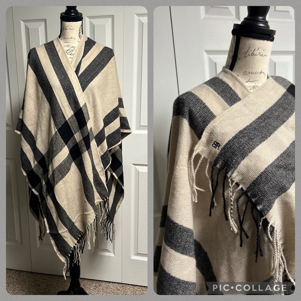 Banana Republic Shall. Perfect neutral colors for everyday.